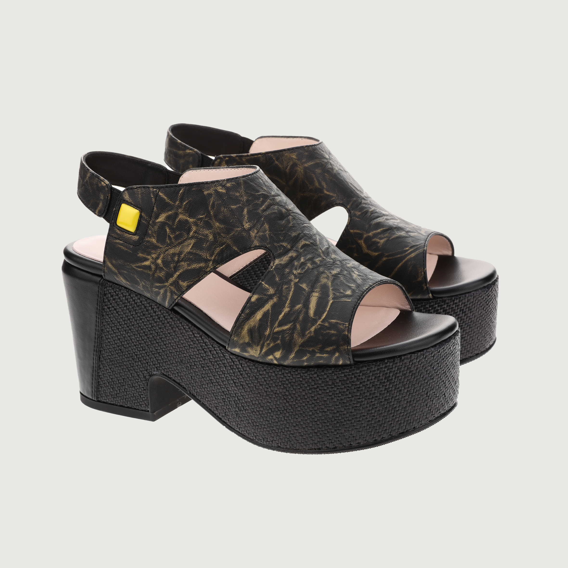 Hand-gripped black and gold Sandal
