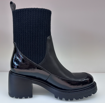 Boot with leather and wool