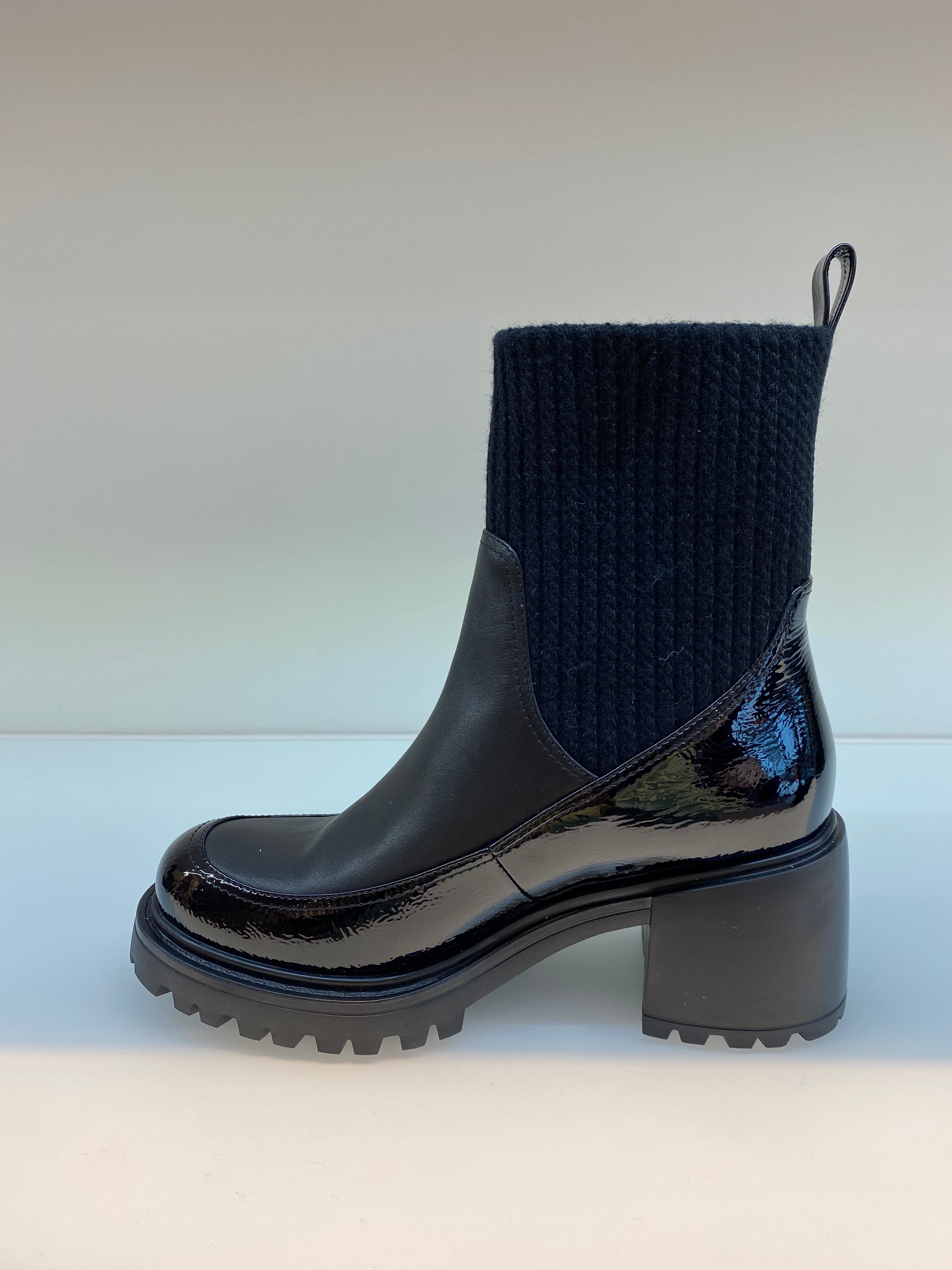 Boot with leather and wool