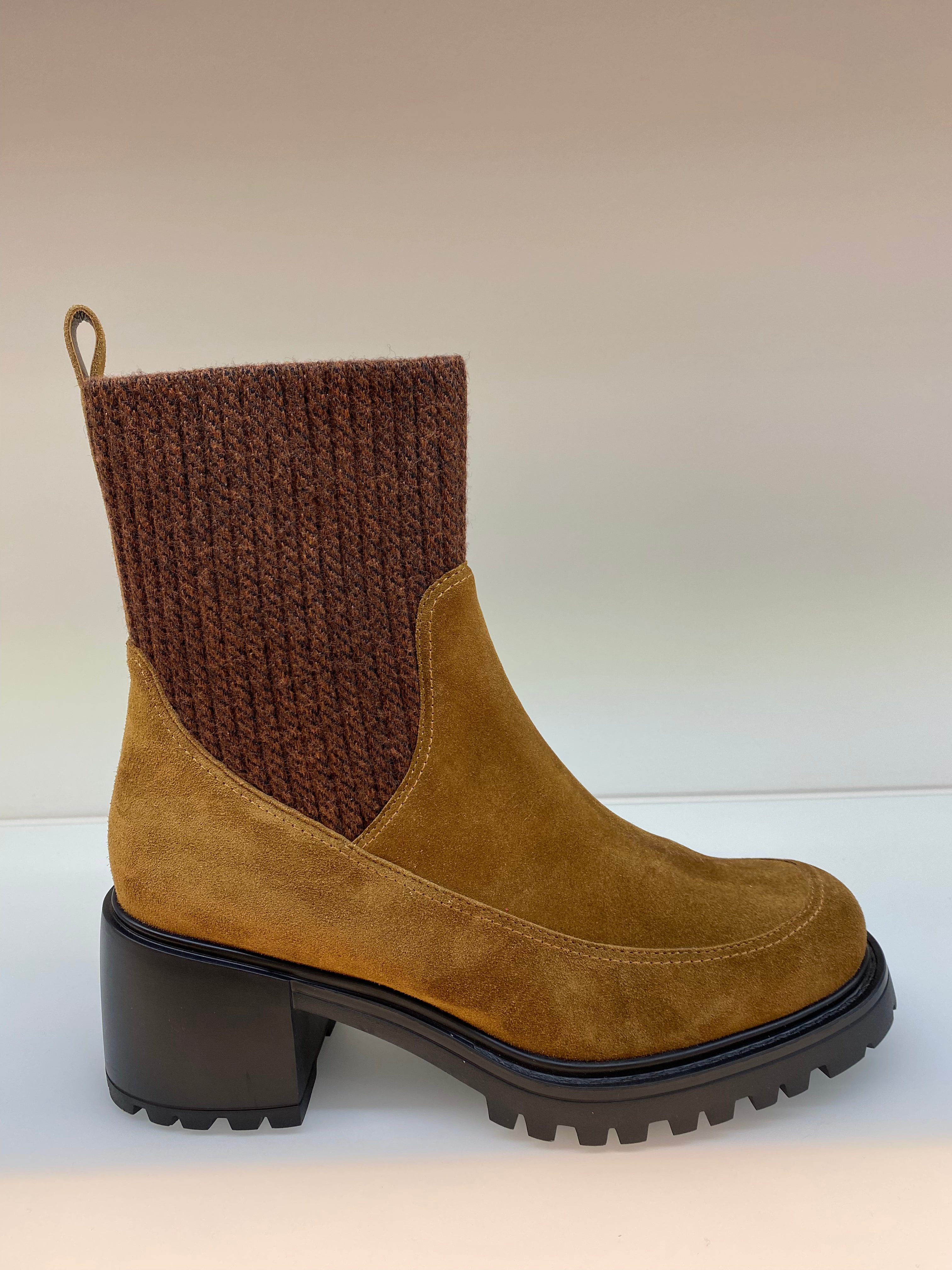 Boot with nappa leather and wool