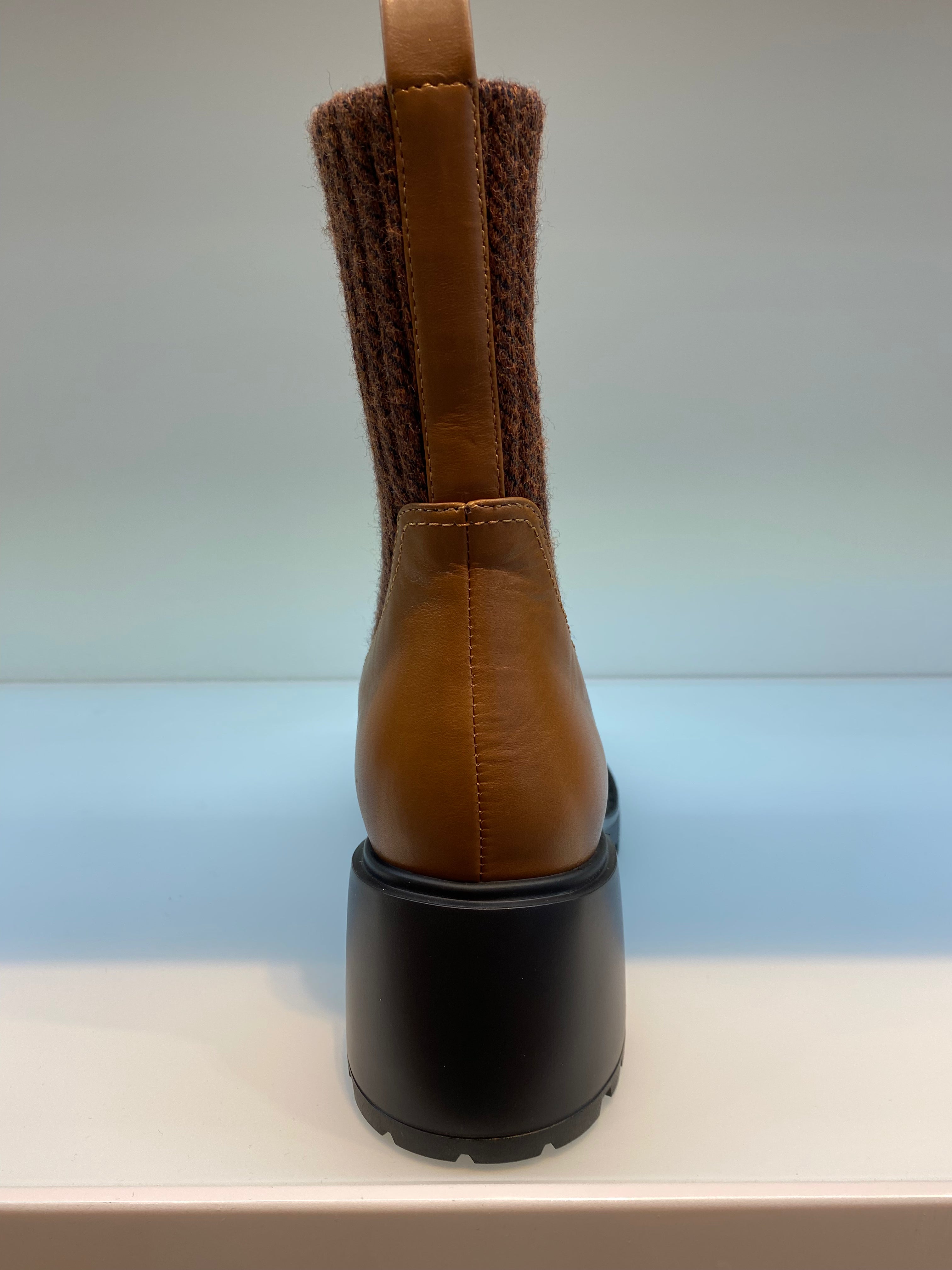 Boot with leather and wool